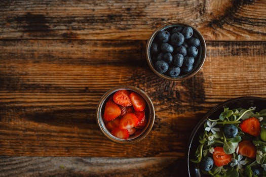 healthy seasonal berry salad